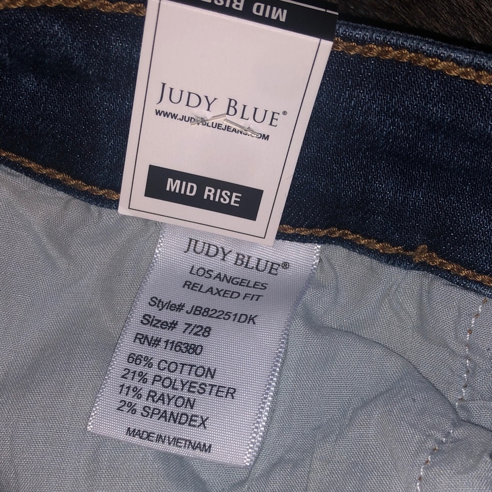 Judy Blue Mid Rise Cropped Relaxed Fit Jeans - Picture 3 of 4